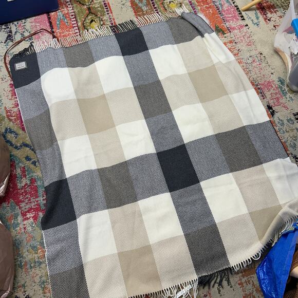 $198 Foxford Plaid Throw Blanket Lambswool Cashmere Gray Beige Cream - Picture 2 of 3